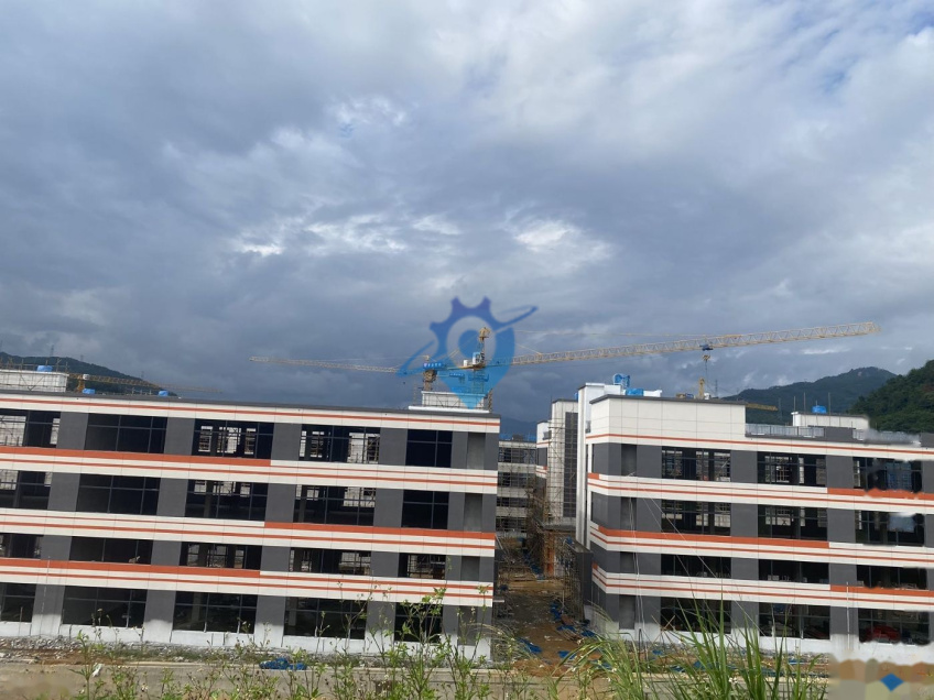 开发商出售，一手标准厂房，50年独立产权