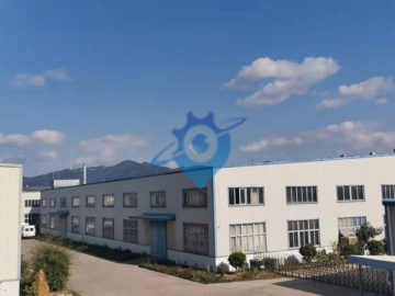 3200㎡标准钢构厂房出租，房东直租，有产权，现成水电办公。